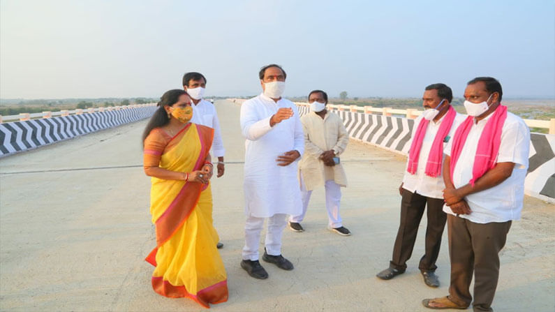 బోర్నపల్లి వంతెనను పరిశీలించిన ఎమ్మెల్సీ కవిత..దశాబ్దాల నాటి కల సాకారమైందని ట్వీట్