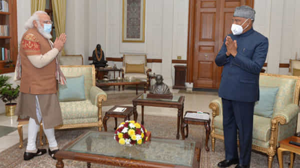 రాష్ట్రపతితో ప్రధాని భేటీ, కొత్త ఏడాది శుభాకాంక్షలు.. దేశీయ, అంతర్జాతీయ వ్యవహారాలపై వివరణ