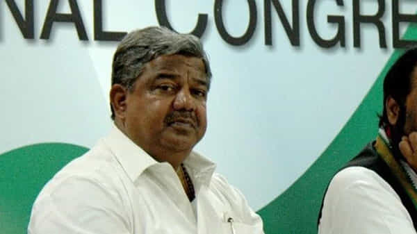 కమలనాథుల ఆపరేషన్ ఆకర్ష్.. కాషాయ జెండా కప్పుకోనున్న మరో కాంగ్రెస్ సీనియర్ నేత