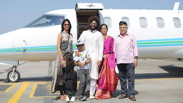 కొణిదెల వారి పెళ్లిలో అల్లువారి హంగామా.. ప్రయాణానికి సంబంధించిన ఫోటోలు వైరల్