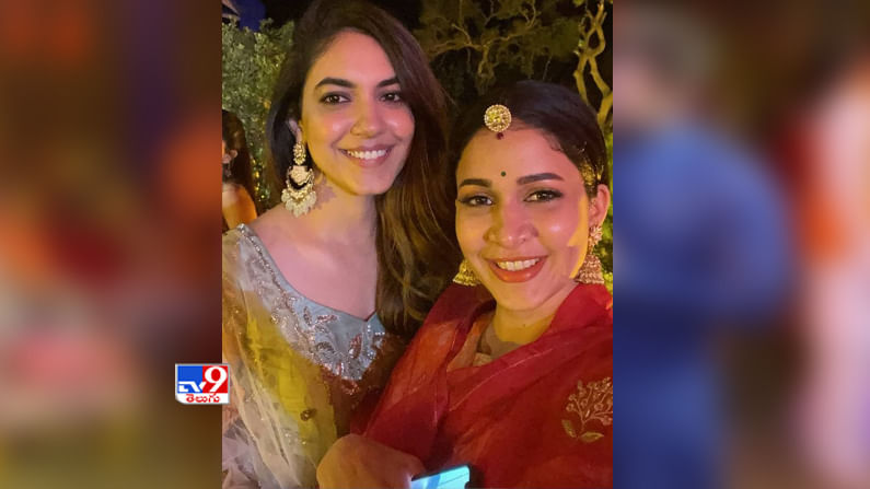 నిహారిక పెళ్లి వేడుకలో హంగామా స్టార్ట్ చేసిన టాలీవుడ్ భామలు 