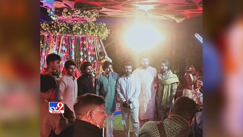 నిహారిక పెళ్లి వేడుకలో కుమారుడు అకిరానందన్‌తో కలిసి హాజరైన పవన్ కళ్యాణ్