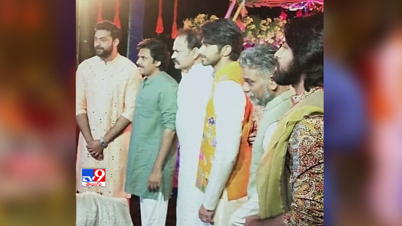 నిహారిక పెళ్లి వేడుకలో అన్నయ్యలు చిరంజీవి, నాగబాబులతో పవన్ కళ్యాణ్