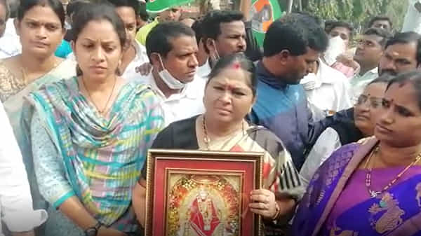 నిర్మల వర్సెస్ వెలగపూడి: అసలేం జరిగింది?.. ఏం జరుగబోతోంది? సాగరనగరంలో ఎందుకీ పొలిటికల్ సునామీ?