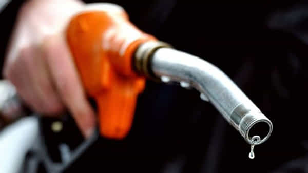 Petrol and diesel prices: నిలకడగా ఉన్న పెట్రోల్, డీజిల్ ధరలు.. తెలుగు రాష్ట్రాల్లో ఈ విధంగా..