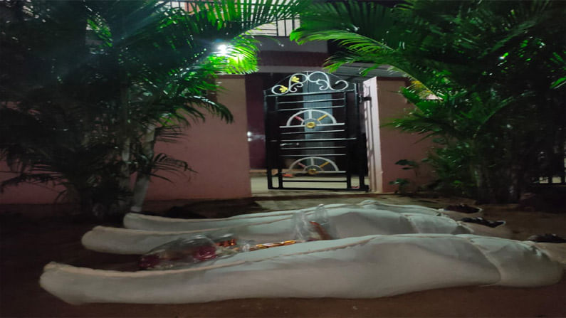 చిత్తూరు జిల్లాలో ఉద్రిక్తత.. రోడ్డు ప్రమాదంలో మరణించిన వారికి పరిహారం చెల్లించాలంటూ..