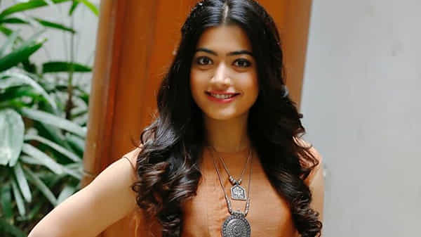 క్రేజీ ఆఫర్ దక్కించుకున్న లక్కీ బ్యూటీ రష్మిక.. ఏకంగా మెగాస్టార్కు కూతురిగా ఛాన్స్
