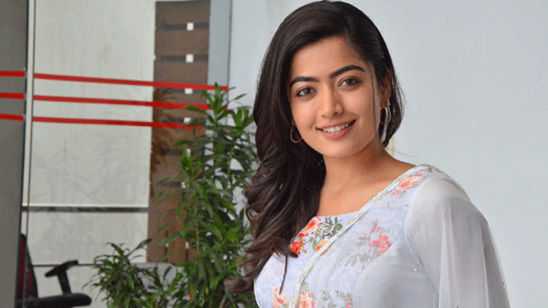 మరో బాలీవుడ్ సినిమాను ఓకే చేసిన రష్మిక మందన.. ఏకంగా అమితాబచ్చన్ సినిమాలో ఛాన్స్..?