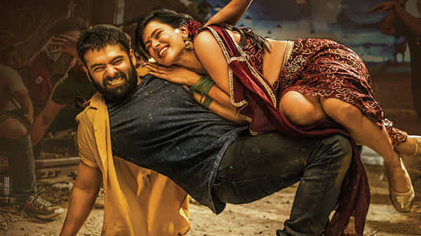 Red lyrical Video: యూట్యూబ్లో ‘రెడ్’ స్పెషల్ సాంగ్ హల్చల్.. రామ్ స్టెప్పులకు ఫిదా అవుతోన్న ఫ్యాన్స్..