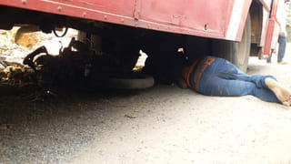 గాజువాక శ్రీన‌గ‌ర్ కాల‌నీలో విషాదం.. అద్దె రూమ్‌లో ఉరి వేసుకుని ఆత్మ‌హ‌త్య చేసుకున్న ప్రేమ జంట‌