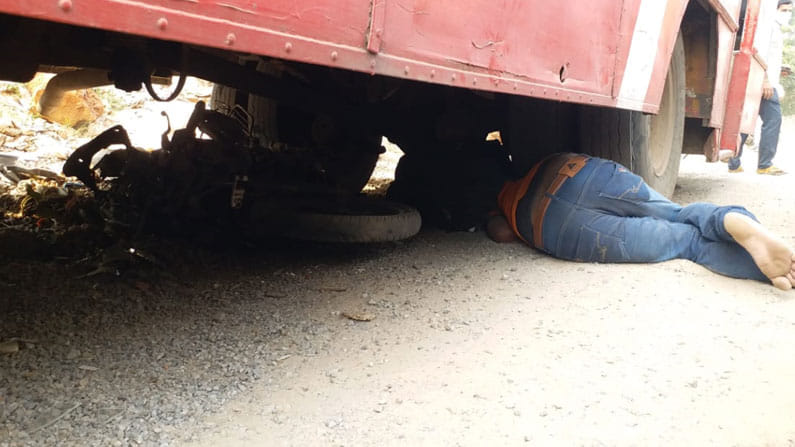 సిటీ ఆఫ్ డెస్టినీ విశాఖ మురళీనగర్లో బీభత్సం సృష్టించిన ఆర్టీసీ బస్సు, కారు ధ్వంసం, పలువురికి గాయాలు