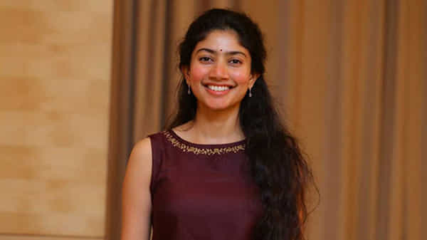 నేను ప్రస్తుతం జీవితాన్ని చూసే విధానాన్ని ఆయనే నాకు నేర్పించారు.. దర్శకుడిపై ప్రసంశలు కురిపించిన సాయి పల్లవి