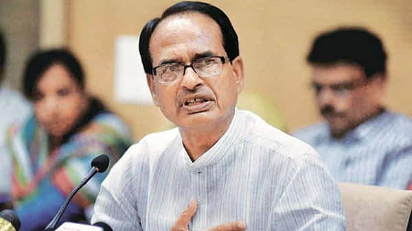 రుణాల పేరుతో రైతులపై మోయలేని బరువును మోపారు.. రాహుల్, కమలనాథ్లపై సీఎం చౌహన్ ఆగ్రహం..