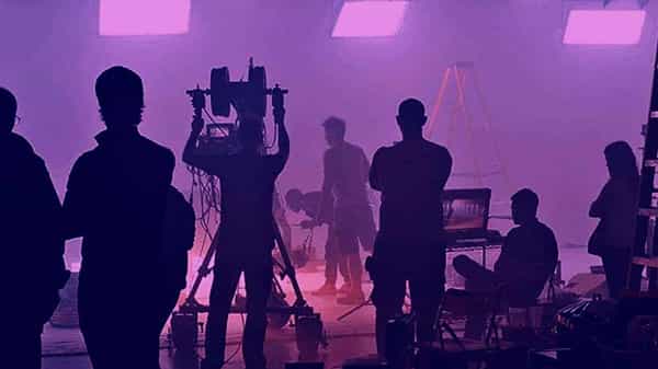 Tollywood: సెట్లో వెలుగుతున్న లైట్లు.. తెలుగు సినీ జనాల కళ్లల్లో వెలుగులు