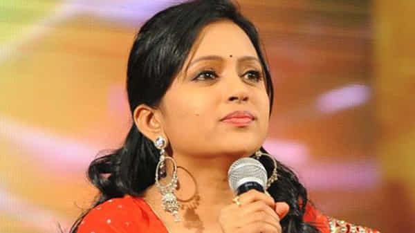 అభిమానికి దిమ్మతిరిగే సమాధానం చెప్పిన యాంకర్ సుమ.. దీంతో అతడికి ఏం చేయాలో తెలియక..