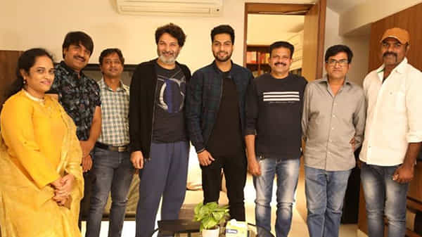 ఆ సినిమా టీజర్ను రిలీజ్ చేసిన త్రివిక్రమ్.. క్రైమ్, థ్రిల్లర్, సస్పెన్స్లో చిత్రం.. రెస్పాన్స్ సూపర్..