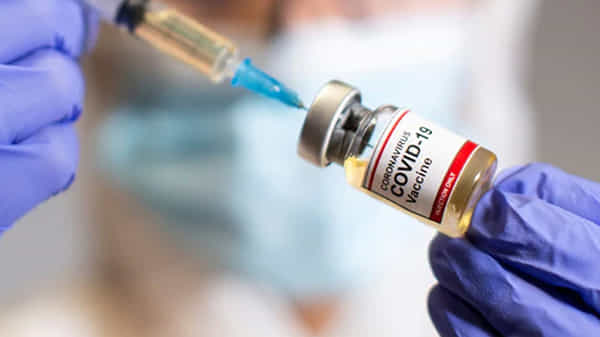COVIDVaccine: కరోనా వ్యాక్సినేషన్పై కేంద్రం కీలక నిర్ణయం.. ఒక్క రోజులో ఎంతమందికి టీకా వేస్తారంటే..