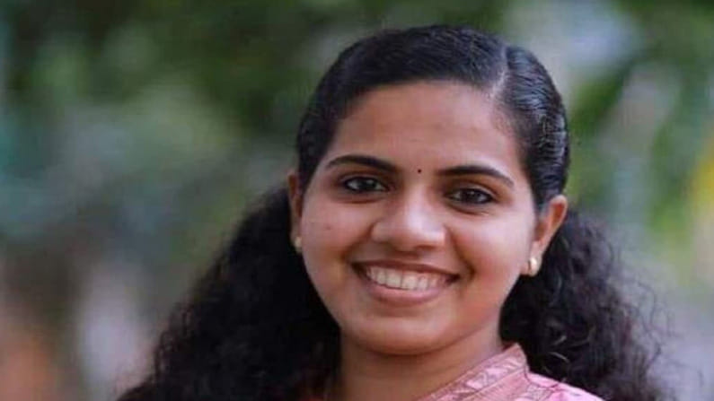 రాజకీయాల్లో సరికొత్త చరిత్ర సృష్టించిన కేరళ యువతి... దేశంలోనే అతిపిన్న వయసున్న మేయర్‌గా రికార్డు.