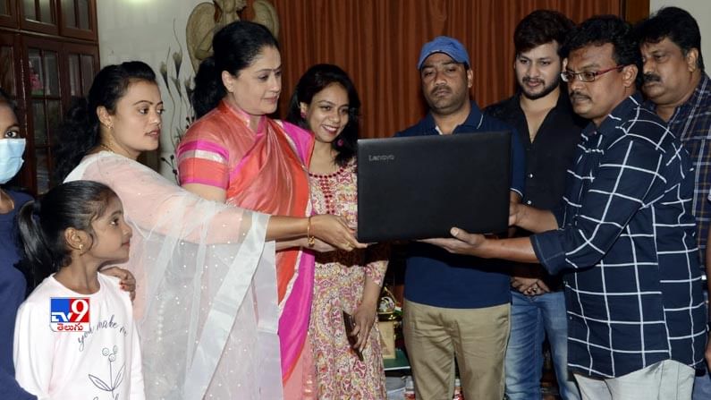 `రాధాకృష్ణ` చిత్రంలోని `నిర్మ‌ల బొమ్మా .. ఎంత బాగున్న‌వ‌మ్మా` పాటను సీనియర్ నటి విజయశాంతి  విడుదల చేశారు