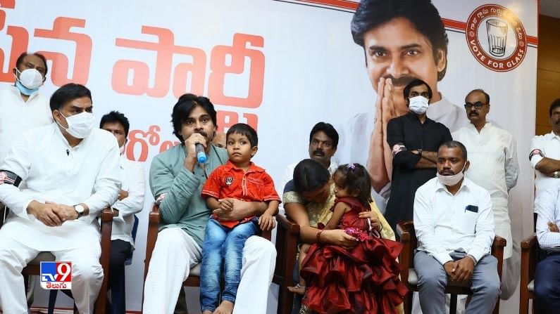 Pawan Kalyan to Console Sri Vengaiah Naidu Family: వెంగయ్య నాయుడు కుటుంబానికి జనసేనాని పరామర్శ