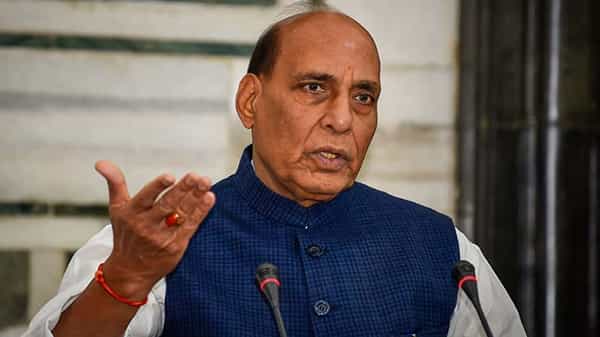 Warplanes Rajnath Singh: యుద్ధ విమానాల కొనుగోలుతో 50 వేల ఉద్యోగాలు: కేంద్ర రక్షణ శాఖ మంత్రి రాజ్నాథ్ సింగ్