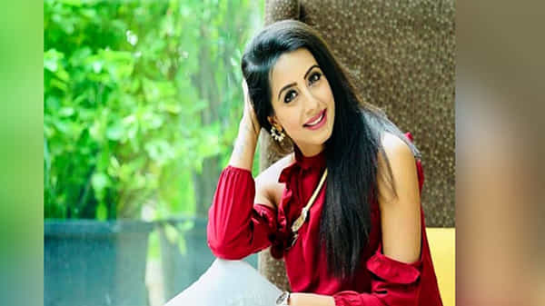 Actress Sanjana Galrani : మళ్ళీ సినిమాలతో బిజీ అవ్వాలనుకుంటున్నబుజ్జిగాడు బ్యూటీ..