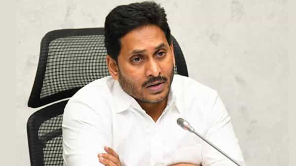 CM Jagan: ఏపీలో కరోనా పరిస్థితులపై సీఎం జగన్ రివ్యూ.. ప్రైవేట్ హాస్పిటల్స్కు వార్నింగ్