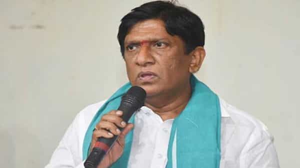 Telangana Gulf Migrants: ప్రభుత్వ పరంగా పూర్తి అండదండలు అందిస్తా... గల్ఫ్ వలస కార్మికులకు భరోసా ఇచ్చిన వినోద్ కుమార్