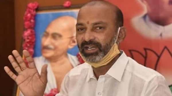 Bandi Sanjay: నీళ్లు ఫామ్ హౌజ్కు.. నిధులు కేసీఆర్ ఫ్యామిలీకి.. ఘాటుగా ట్విట్ చేసిన బండి సంజయ్