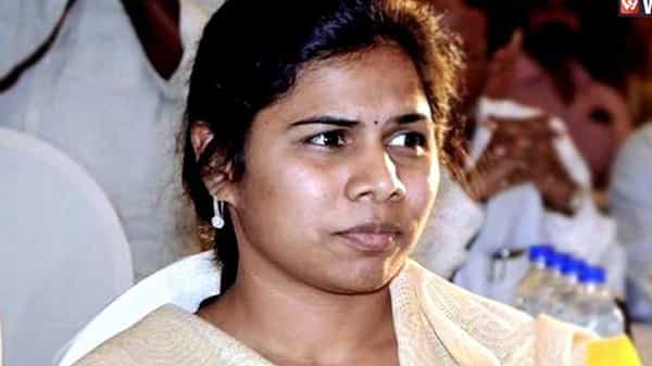 ఆళ్లగడ్డ పోలీసులను ఆశ్రయించిన టీడీపీ నేత.. మాజీ మంత్రి భూమా అఖిలప్రియ, బెదిరింపులకు పాల్పడుతున్నారని ఫిర్యాదు