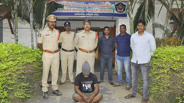 Crime News : వివాహిత మహిళలే అతడి టార్గెట్..ఆ తరహా క్రైమ్స్లో కీచకుడు ఎక్స్పర్ట్..పోలీసులే షాక్