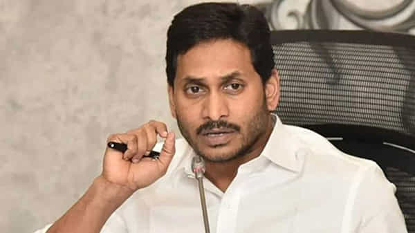 YS Jagan Decision: జగన్ సర్కార్ కీలక నిర్ణయం.. ప్రభుత్వ పాఠశాలల్లో సీబీఎస్ఈ విధానం.!