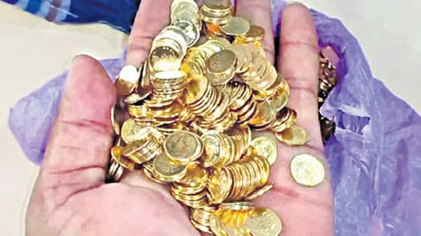 Fake Gold Coins: నకిలీ బంగారు నాణేల పేరుతో మోసపోయిన హైదరాబాద్ వాసి.. రూ. 8 లక్షలతో ఉడాయించిన కేటుగాళ్లు