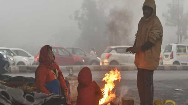Weather Report in Telangana: రోజు రోజుకు గణనీయంగా పడిపోతున్న ఉష్ణోగ్రతలు.. భాగ్యనగరంలో పెరిగిన చలి తీవ్రత..