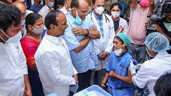 Covid Vaccination: తెలంగాణ వైద్యఆరోగ్య శాఖ కీలక నిర్ణయం.. వ్యాక్సినేషన్ కేంద్రాల సంఖ్య భారీగా పెంపు..