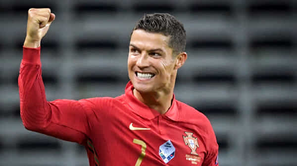 Cristiano Ronaldo : క్రిస్టియానో రోనాల్డో సోషల్ మీడియా రికార్డు... అత్యధిక ఫాలోవర్లు కలిగిన వ్యక్తిగా ఘనత...
