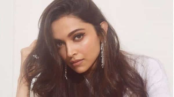 Deepika Padukone: కొత్త సంవత్సరంలో అభిమానులకు షాకిచ్చిన బాలీవుడ్ సొట్టబుగ్గల సుందరి.. ఎందుకు ఇలా చేసిందో తెలియక..