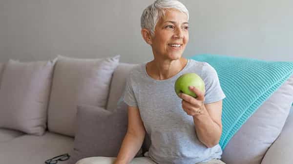 Eating Apple: యాపిల్తో ఆ సమస్యకు చెక్ పెట్టొచ్చు.. ఆసక్తికర విషయాలు వెల్లడించిన అమెరికా పరిశోధకులు..