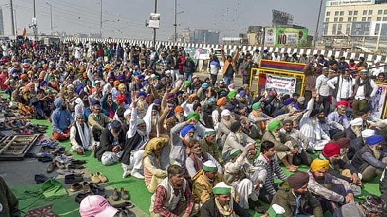 Farmers Protest: ఢిల్లీ సరిహద్దుల్లో నివురుగప్పిన నిప్పులా పరిస్థితి.. వెనక్కి తగ్గమంటున్న రైతులు.. భారీగా పోలీసుల మోహరింపు