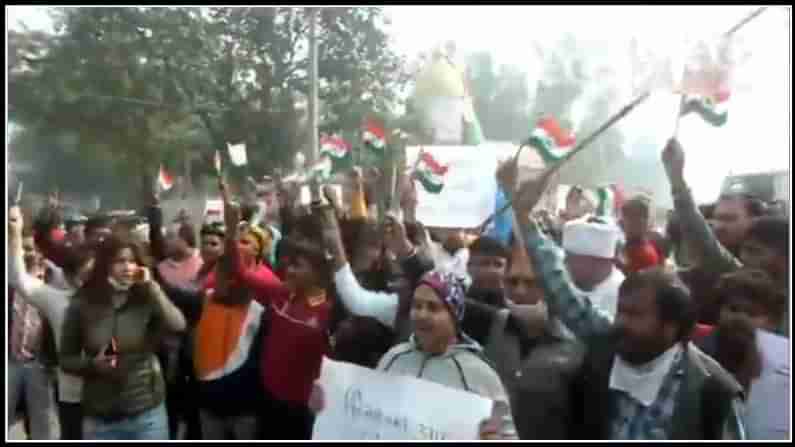 Protest Against Protest: ఢిల్లీలో మళ్లీ టెన్షన్‌.. రైతులు సింఘు బోర్డర్‌ను వీడాలంటూ స్థానికుల ఆందోళన
