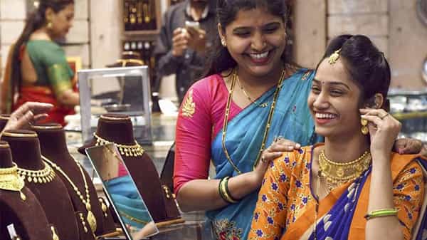 Gold Sales: మళ్లీ పుంజుకోనున్న బంగారం అమ్మకాలు.. ఆశాజనకంగా కొత్తేడాది.. డబ్ల్యూజీసీ నివేదికలో వెల్లడి..