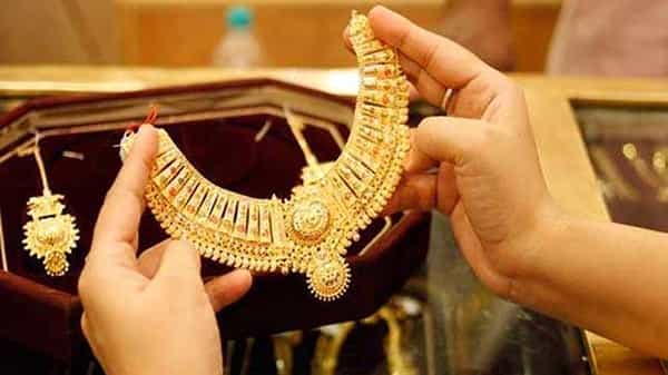 Gold: పసిడిపై ప్రేమ తగ్గింది... కారణం కరోనానా..? ధరల పెరుగుదలనా..? డిమాండ్ ఎంత తగ్గిందంటే..?