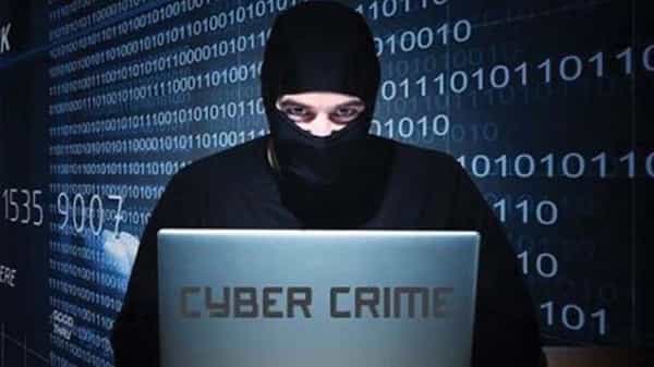 HYD Police Tweet: ఏది పడితే అది ఓపెన్ చేయకండి... వైరల్గా మారిన హైదరాబాద్ పోలీసుల ట్వీట్..