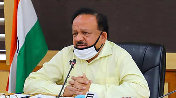COVID-19 vaccine: తొలి దశలో వీరికే ఉచిత వ్యాక్సిన్.. ఆ తరువాతే మిగతా వారికి.. ప్రకటించిన కేంద్ర ఆరోగ్య మంత్రి హర్షవర్ధన్