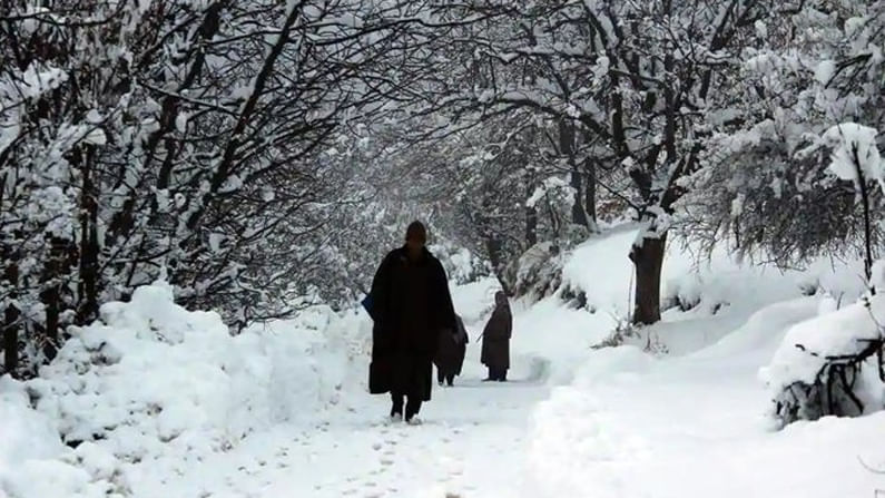 Heavy Snow In Jammu: జమ్ములో భారీగా కురుస్తోన్న మంచు.. నిలిచిపోయిన 3 వేలకుపైగా వాహనాలు..