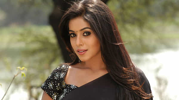 Poorna In Balakrishnas Film : బాలకృష్ణ సినిమా కోసం విలన్ గా మారనున్న యంగ్ బ్యూటీ..