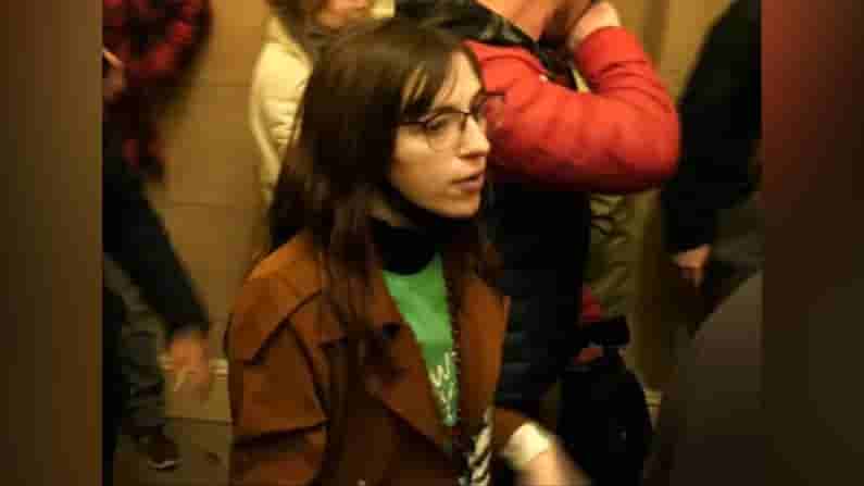 క్యాపిటల్ హిల్ అల్లర్ల సందర్భంలో స్పీకర్ నాన్సీ పెలోసీ కార్యాలయం నుంచి ల్యాప్ టాప్ దొంగిలించిన మహిళ అరెస్టు.