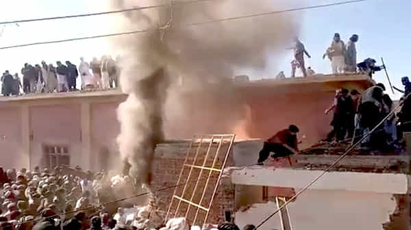 Hindu Temple Destroyed In Pak: కూల్చివేసిన హిందూ దేవాలయాన్నితిరిగి నిర్మిస్తాం.. పాకిస్థాన్ సంచలన ప్రకటన