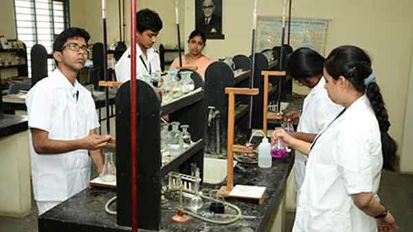 Inter Practical Exams: ఏపీ ఇంటర్ విద్యార్థులకు విద్యాశాఖ శుభవార్త.. ప్రాక్టికల్స్లో 30 శాతం సిలబస్ తగ్గింపు