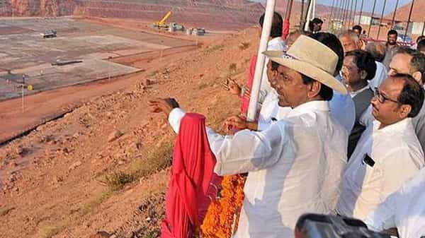 CM Kcr: నేడు కాళేశ్వరం ప్రాజెక్టును సందర్శించనున్న ముఖ్యమంత్రి కేసీఆర్.. హైదరాబాద్ నుంచి ప్రత్యేక హెలికాప్టర్లో పయనం..